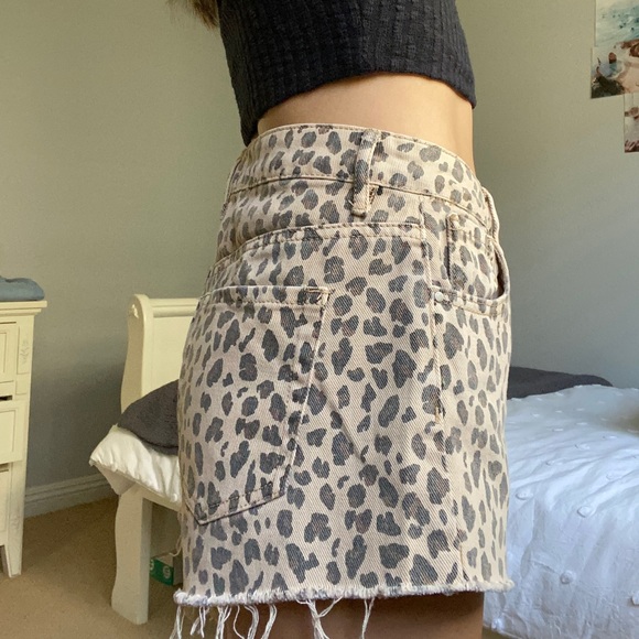 PACSUN LEOPARD SHORTS - Picture 3 of 4